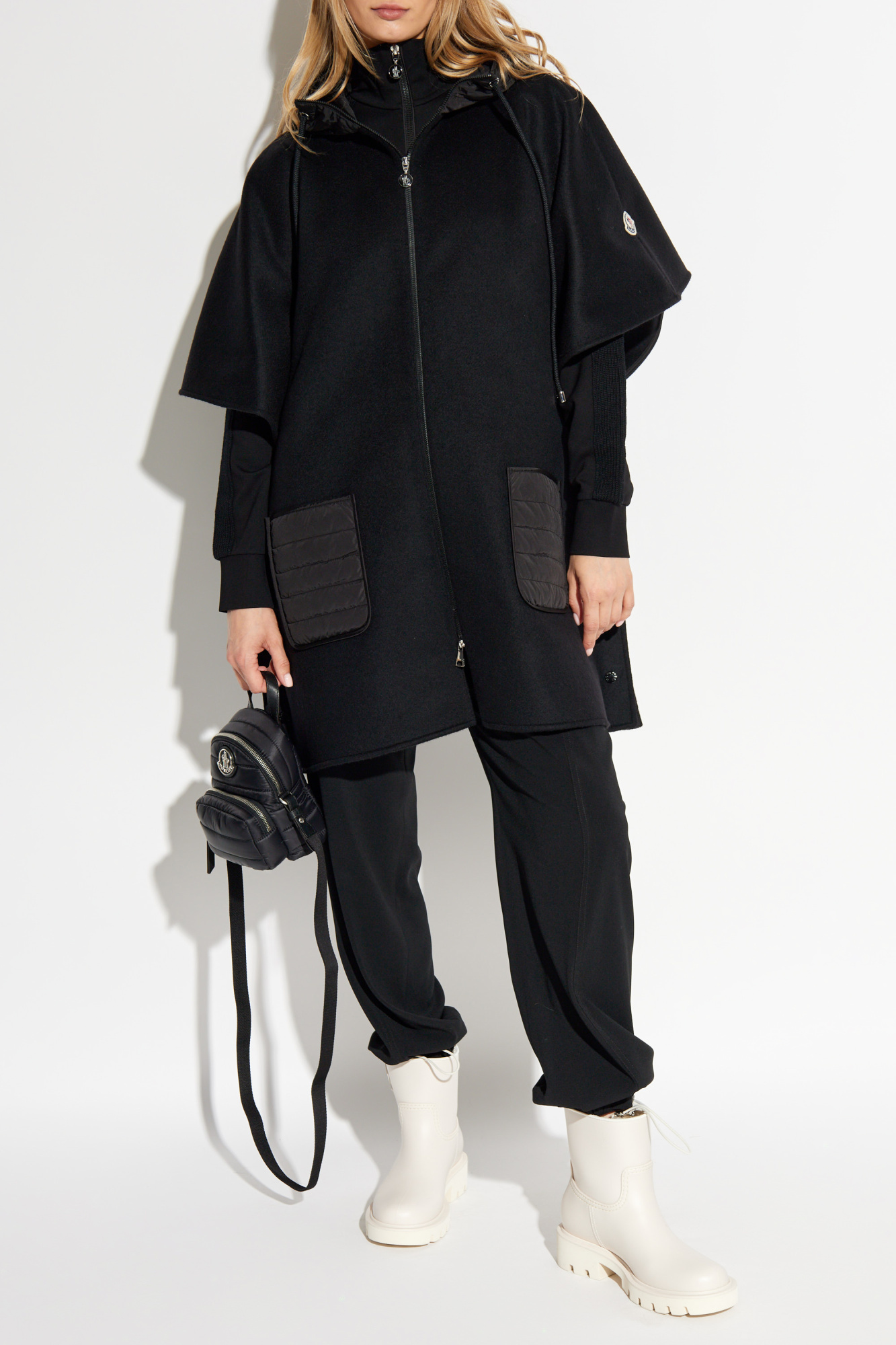 ★【MONCLER】Mantella imbottita in feltro di lana★ポンチョ Moncler Black Quilted Nylon and Wool Mantella Cape Size S